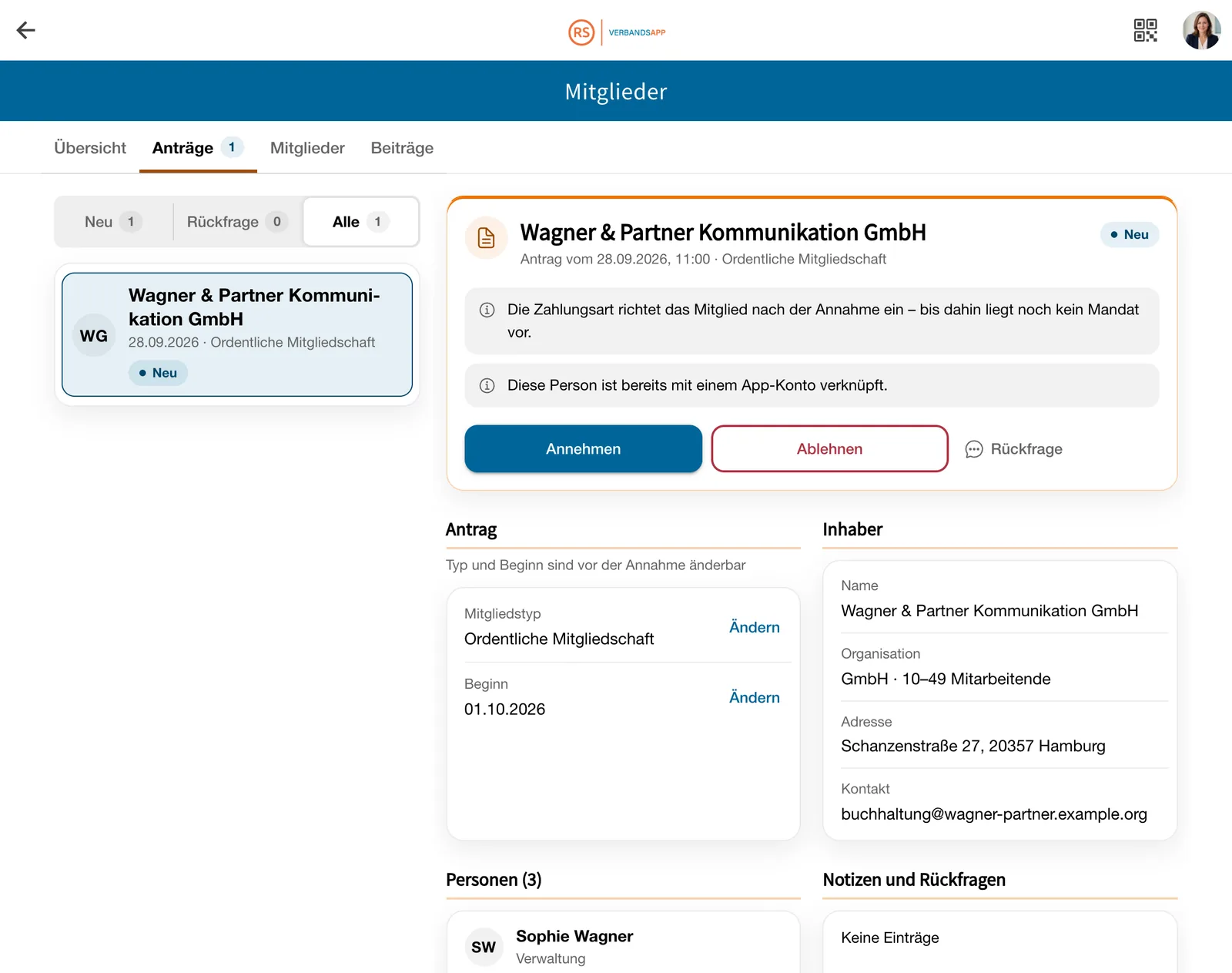 Posteingang der Mitgliedsanträge mit geöffnetem Antrag eines Unternehmens und den Knöpfen Annehmen, Ablehnen und Rückfrage